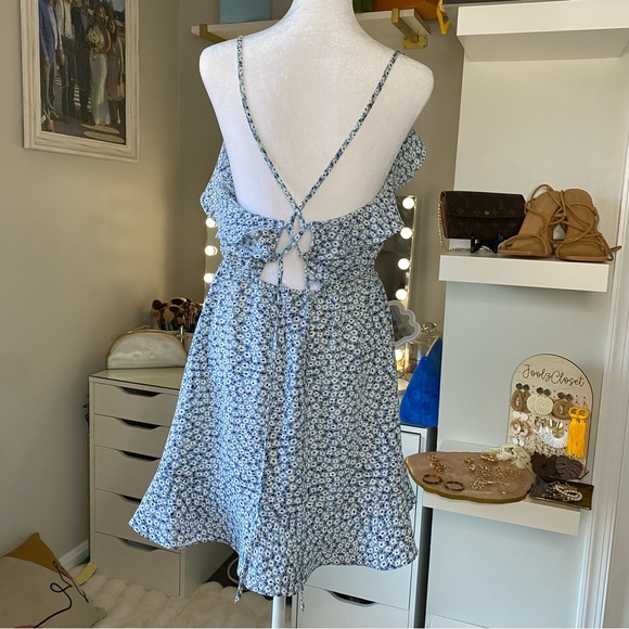 Baby Blue Floral Summer Dress - Picture 3 of 4